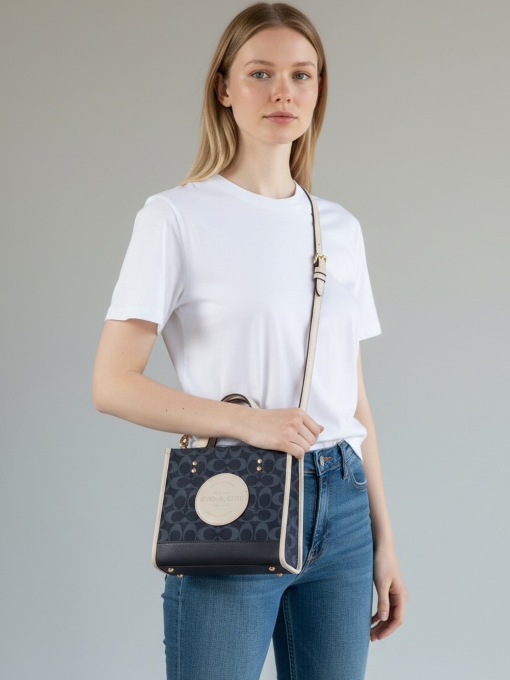 Brand New Coach Dempsey Tote 22 in Signature Jacquard (C5638)